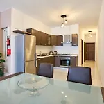 Sea Side Modern 2 Bedroom Apartment In The Heart Of Qawra Bugibba *