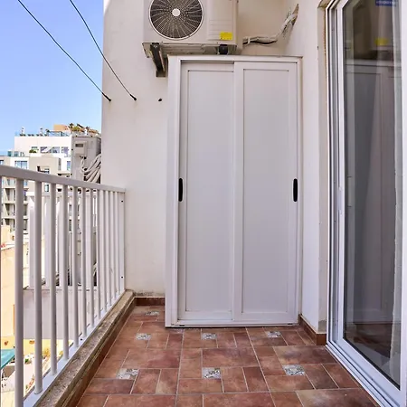 Sea Side Modern 2 Bedroom Apartment In The Heart Of Qawra Bugibba