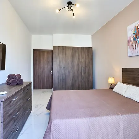 شقة Modern Sea Side 2 Bedroom In The Heart Of Qawra خليج سانت بول