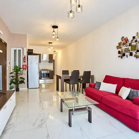 Modern Sea Side 2 Bedroom In The Heart Of Qawra Apartment *