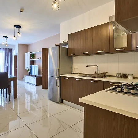 Modern Sea Side 2 Bedroom In The Heart Of Qawra * San Pawl il-Baħar