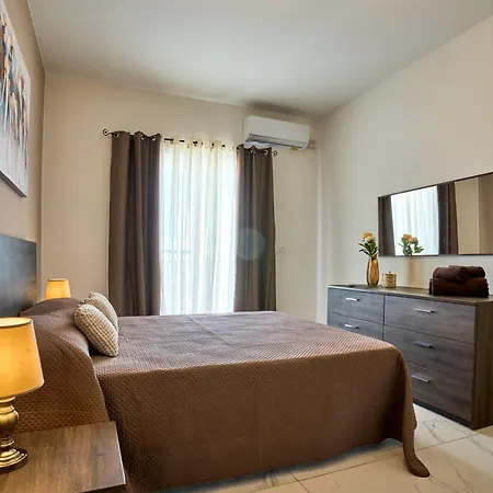 Modern Sea Side 2 Bedroom In The Heart Of Qawra San Pawl il-Baħar