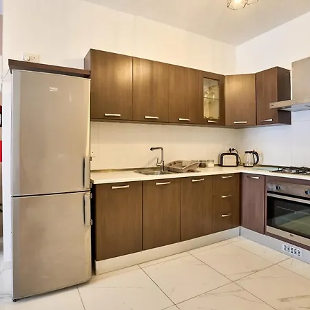Modern Sea Side 2 Bedroom In The Heart Of Qawra Apartment *