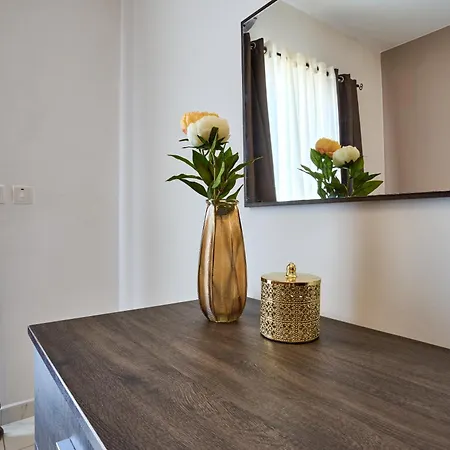 Modern Sea Side 2 Bedroom In The Heart Of Qawra St. Paul's Bay