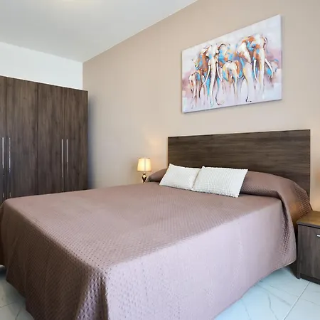 Modern Sea Side 2 Bedroom In The Heart Of Qawra * San Pawl il-Baħar