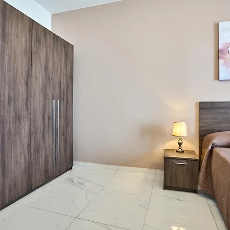 Sea Side Modern 2 Bedroom In The Heart Of Qawra Bugibba Appartamento