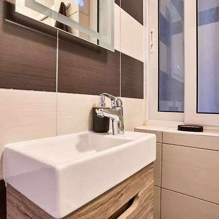 Sea Side Modern 2 Bedroom In The Heart Of Qawra Bugibba